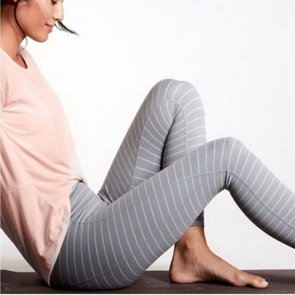 Athleta Gray and White Stripe Leggings. Size Small
